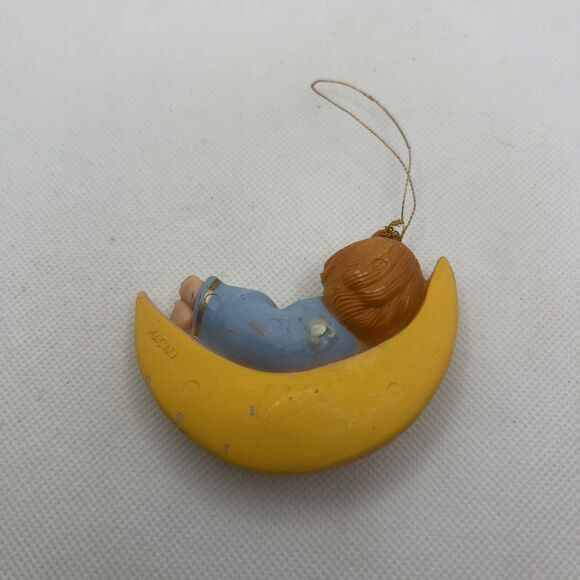 ANGEL Boy SLEEPING ON CRESCENT MOON Vintage Christmas Tree Ornament MCM 1980s - Picture 3 of 5